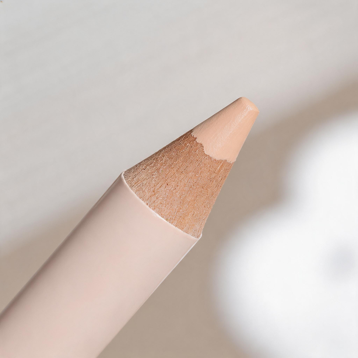 Precision Point-Coating Liquid Concealer Pen with Angled Soft Cushion Brush