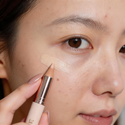 Precision Point-Coating Liquid Concealer Pen with Angled Soft Cushion Brush